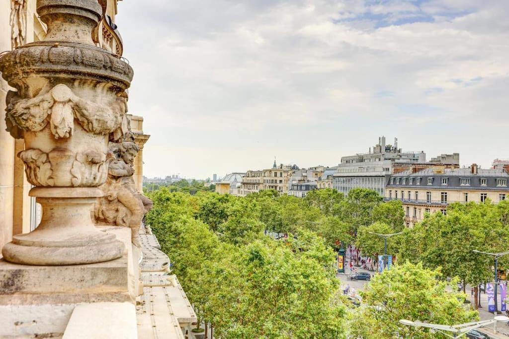 Appartement Vue Sur Les Champs-elysees Parijs